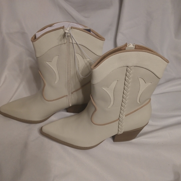 Universal Thread Cream Western Heeled Boot - Picture 8 of 9